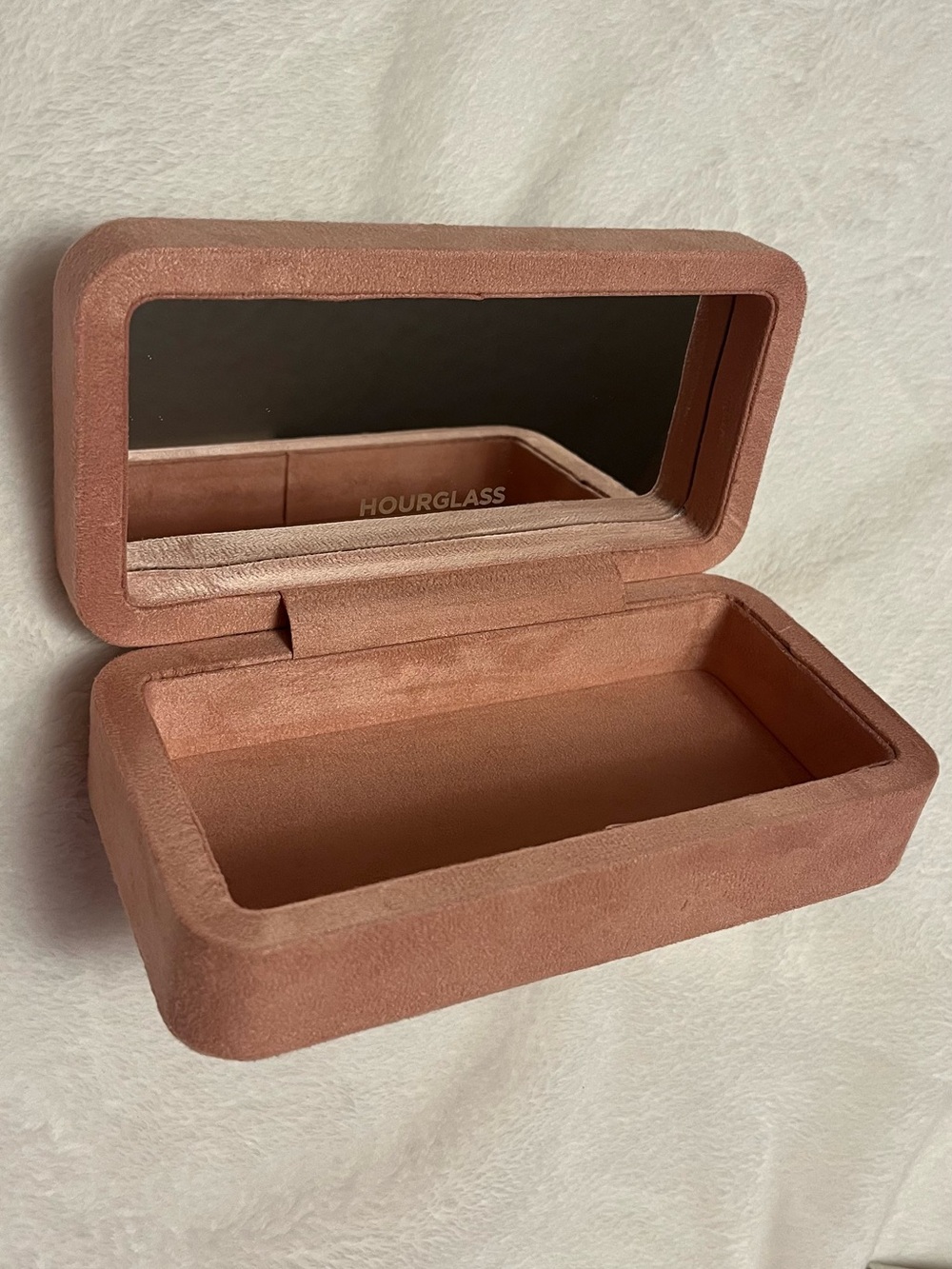 Hourglass Velvet Makeup Case in Dusky Rose